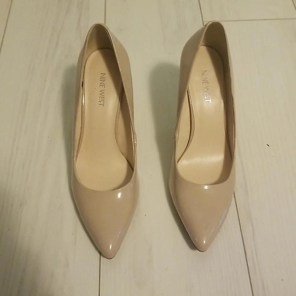 Nine west nude shows - Picture 1 of 9
